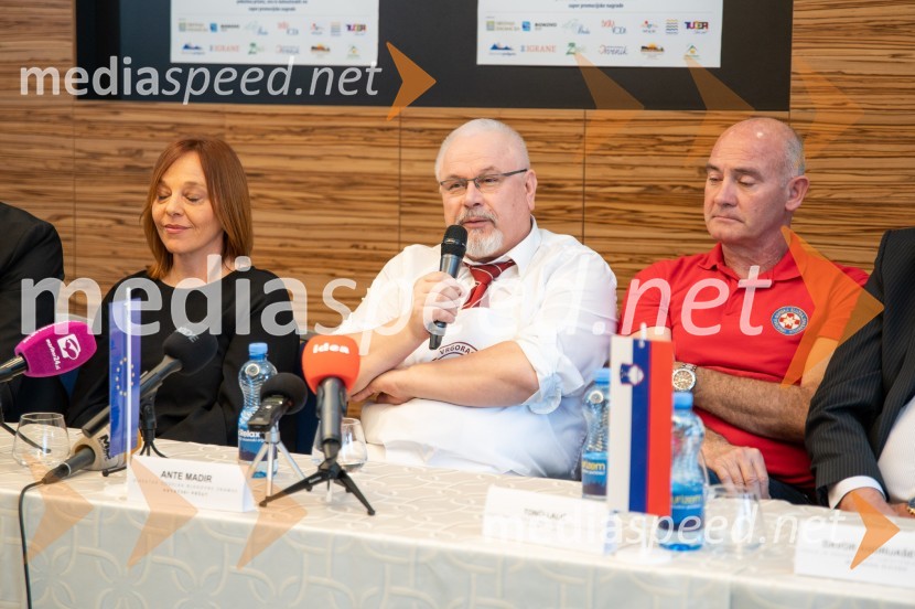  Ružana Kovač, vodja marketinga in promocijskih aktivnosti, Park prirode Biokovo;  Ante Madir, direktor oddelka blagovne znamke HRVATSKI PRŠUT;  Tonći Lalić, vodja marketinga in promocijskih aktivnostih, TZO MakarskaPredstavitev Makarske riviere in Zabiokovlja, novinarska konferenca