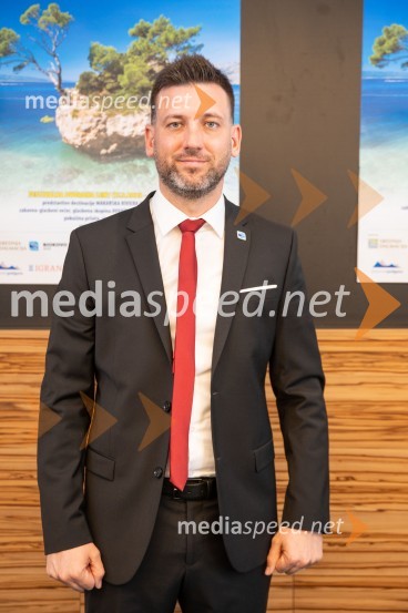  Slavo Jakša, direktor, Park prirode BiokovoPredstavitev Makarske riviere in Zabiokovlja, novinarska konferenca