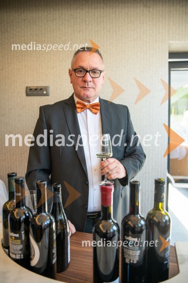  Davor Andrijašević, vodja in organizator turističnih dogodkov na Makarski rivieriPredstavitev Makarske riviere in Zabiokovlja, novinarska konferenca