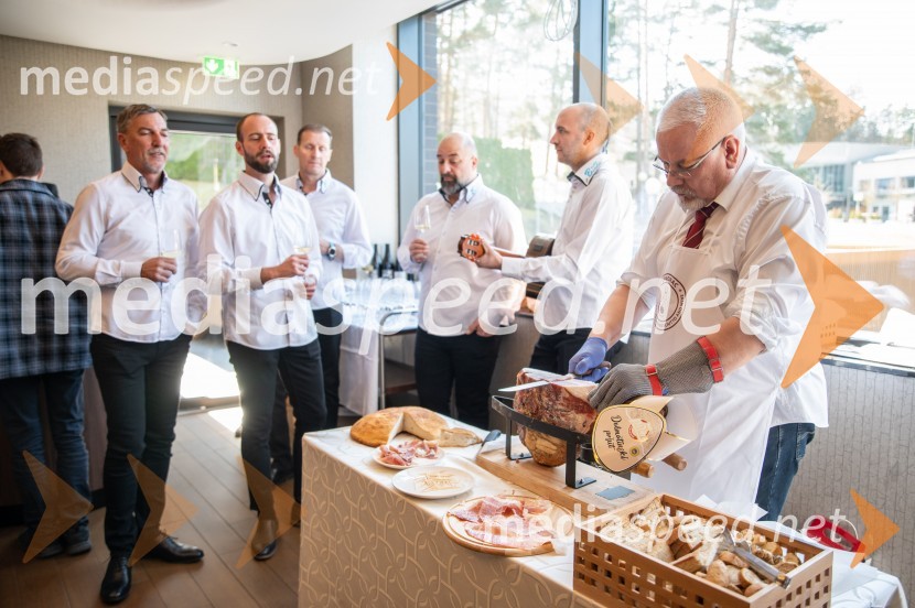  Ante Madir, direktor oddelka blagovne znamke HRVATSKI PRŠUTPredstavitev Makarske riviere in Zabiokovlja, novinarska konferenca