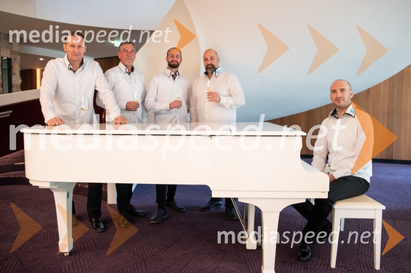 Dalmatinska klapa BeruliaPredstavitev Makarske riviere in Zabiokovlja, novinarska konferenca