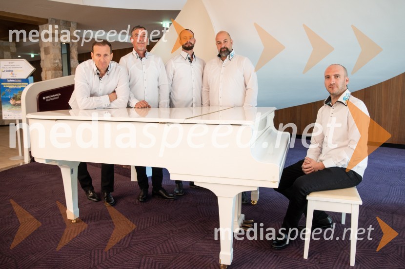 Dalmatinska klapa BeruliaPredstavitev Makarske riviere in Zabiokovlja, novinarska konferenca