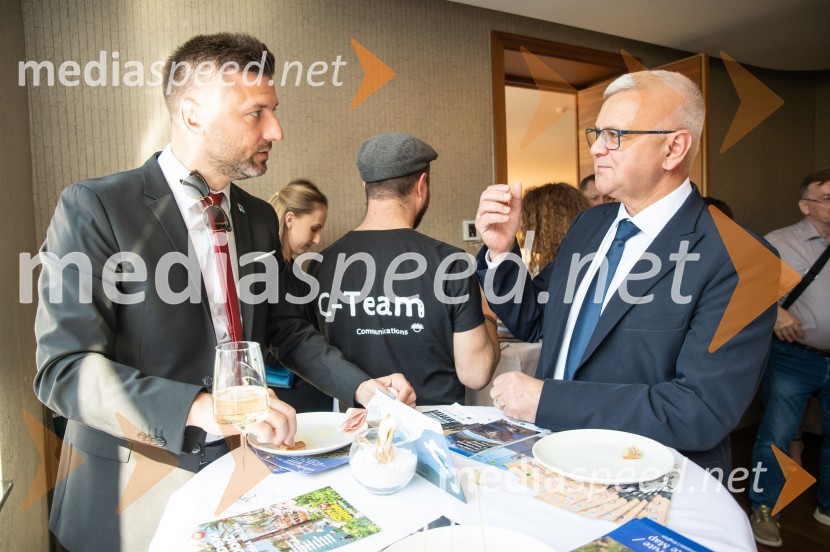  Slavo Jakša, direktor, Park prirode Biokovo;  Jože Režonja, direktor odnosov z javnostmi, Relax TurizemPredstavitev Makarske riviere in Zabiokovlja, novinarska konferenca