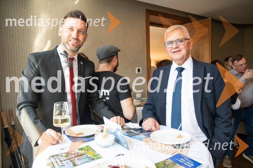  Slavo Jakša, direktor, Park prirode Biokovo;  Jože Režonja, direktor odnosov z javnostmi, Relax TurizemPredstavitev Makarske riviere in Zabiokovlja, novinarska konferenca