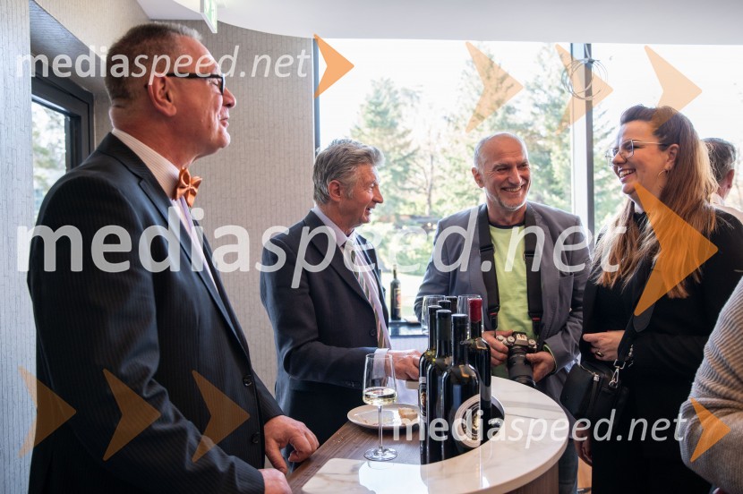  Davor Andrijašević, vodja in organizator turističnih dogodkov na Makarski rivieri; dr. Ivo Mravičić, direktor TZO Tučepi;  Janez Kurbus, radio Slovenske Gorice;  Romana Drumlič, radio Slovenske GoricePredstavitev Makarske riviere in Zabiokovlja, novinarska konferenca