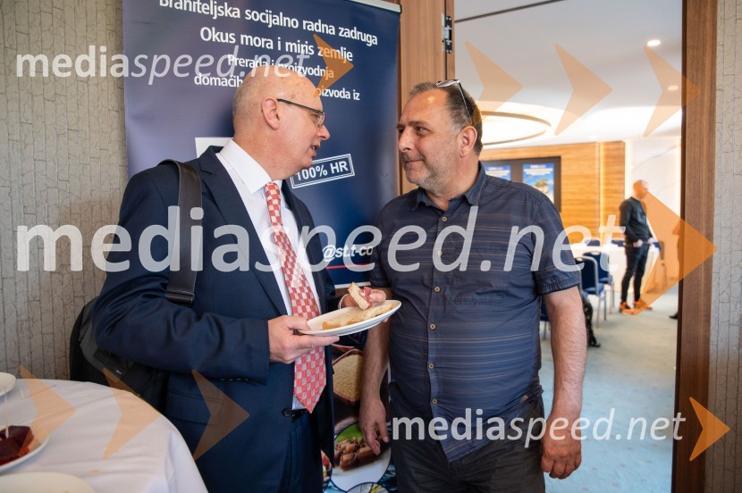   Ante Jurišić,  direktor, TZO Baška Voda;  Primož Longyka, urednik, revija Fokus plusPredstavitev Makarske riviere in Zabiokovlja, novinarska konferenca