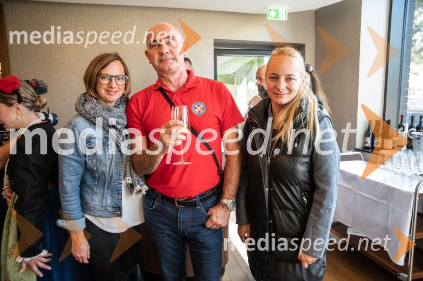  ... ;  Tonći Lalić, vodja marketinga in promocijskih aktivnostih, TZO Makarska;  ... Predstavitev Makarske riviere in Zabiokovlja, novinarska konferenca