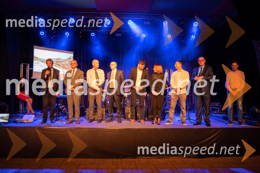 dr. Ivo Mravičić, direktor TZO Tučepi;  Jože Režonja, direktor odnosov z javnostmi, Relax Turizem;  Tonći Lalić, vodja marketinga in promocijskih aktivnostih, TZO Makarska;   Ante Jurišić,  direktor, TZO Baška Voda;  Slavo Jakša, direktor, Park prirode Biokovo;  Ružana Kovač, vodja marketinga in promocijskih aktivnosti, Park prirode Biokovo;  ... ;  Davor Andrijašević, vodja in organizator turističnih dogodkov na Makarski rivieri;  Stojan  Auer, mestni svetnik, LPR - Lista za pravičnost in razvojZabavno-glasbeni večer s predstavitvijo Makarske riviere in Zabiokovlja