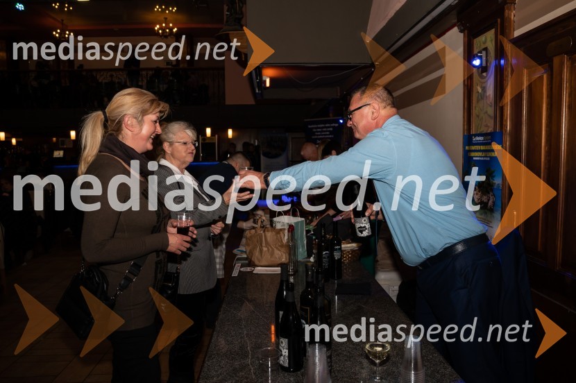  ... ;  ... ;  Davor Andrijašević, vodja in organizator turističnih dogodkov na Makarski rivieriZabavno-glasbeni večer s predstavitvijo Makarske riviere in Zabiokovlja