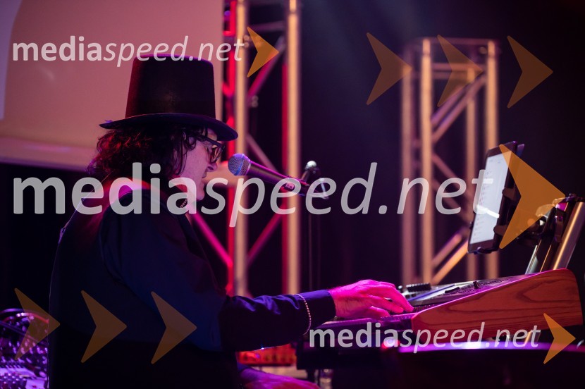  Jožef Sreš, klaviature, skupina AvanturaZabavno-glasbeni večer s predstavitvijo Makarske riviere in Zabiokovlja