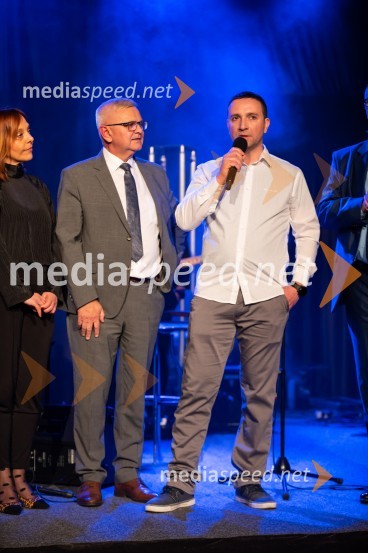  Ružana Kovač, vodja marketinga in promocijskih aktivnosti, Park prirode Biokovo;  Jože Režonja, direktor odnosov z javnostmi, Relax Turizem;  ... Zabavno-glasbeni večer s predstavitvijo Makarske riviere in Zabiokovlja