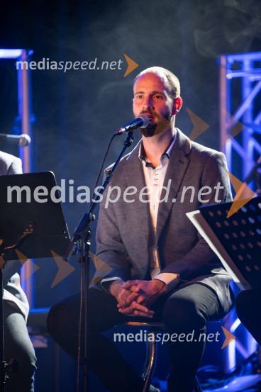  Joško Klarić, dalmatinska klapa BeruliaZabavno-glasbeni večer s predstavitvijo Makarske riviere in Zabiokovlja