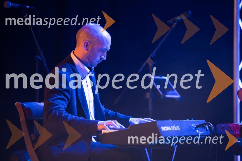  Josip Tomasović, dalmatinska klapa BeruliaZabavno-glasbeni večer s predstavitvijo Makarske riviere in Zabiokovlja