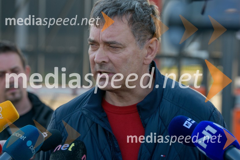 Protestni shod delavcev pred hoško Magno se je izjalovil