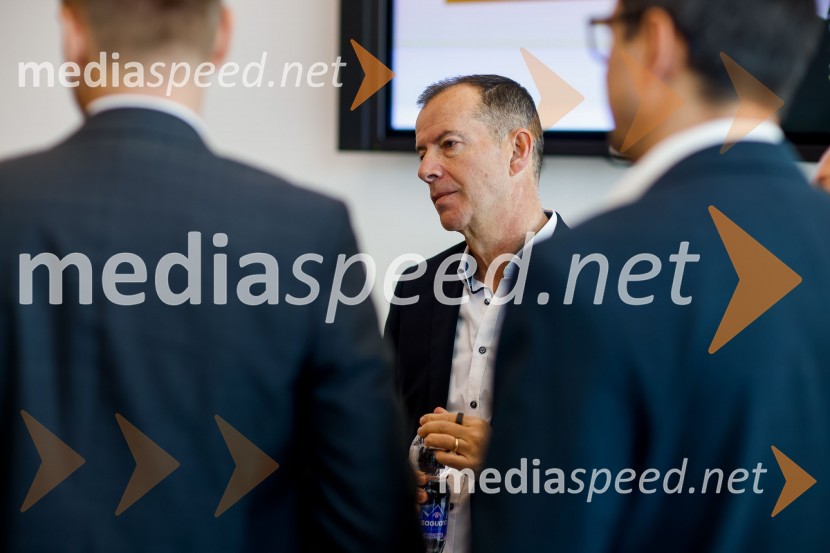  Enzo Smrekar, predsednik uprave Droge Kolinske in glavni direktor strateškega poslovnega področja v Atlantic Grupi, predsednik SZS, podpredsednik Olimpijskega komiteja SlovenijeEffie dan 2023