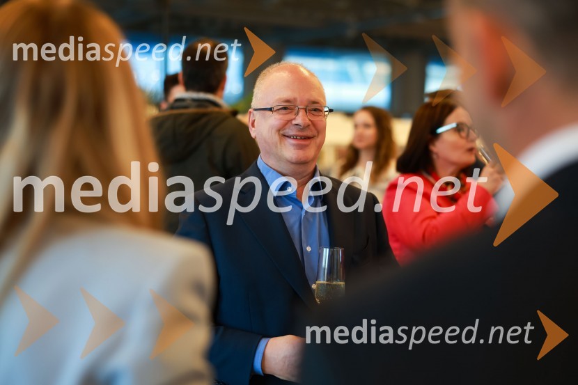 prof. dr. Dejan Verčič, raziskovalec, partner in direktor za znanje, StratkomPoslovna liderka in poslovni lider leta 2023