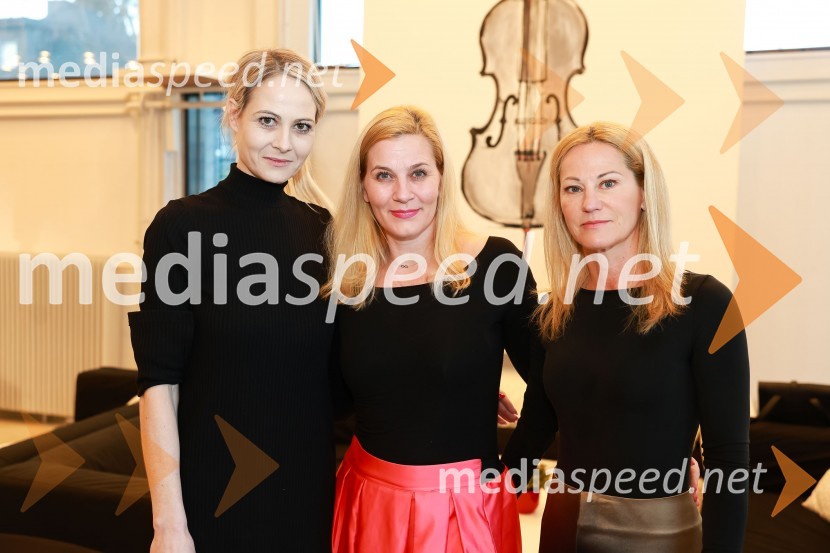  Mojca  Grobelnik, communication director, AmCham;  ... ;  ... Poslovna liderka in poslovni lider leta 2023