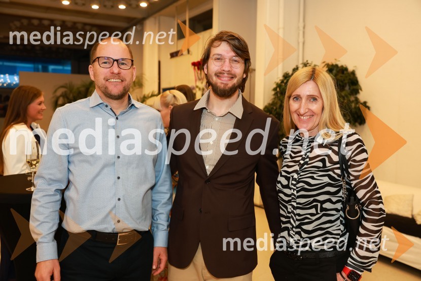  ... ;  ... ;  Vida Dolenc Pogačnik, namestnica direktorice Amcham  (Ameriške gospodarske zbornice)Poslovna liderka in poslovni lider leta 2023