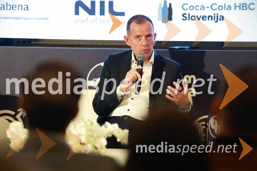  Enzo Smrekar, predsednik uprave Droge Kolinske in glavni direktor strateškega poslovnega področja v Atlantic Grupi, predsednik SZS, podpredsednik Olimpijskega komiteja SlovenijePoslovna liderka in poslovni lider leta 2023