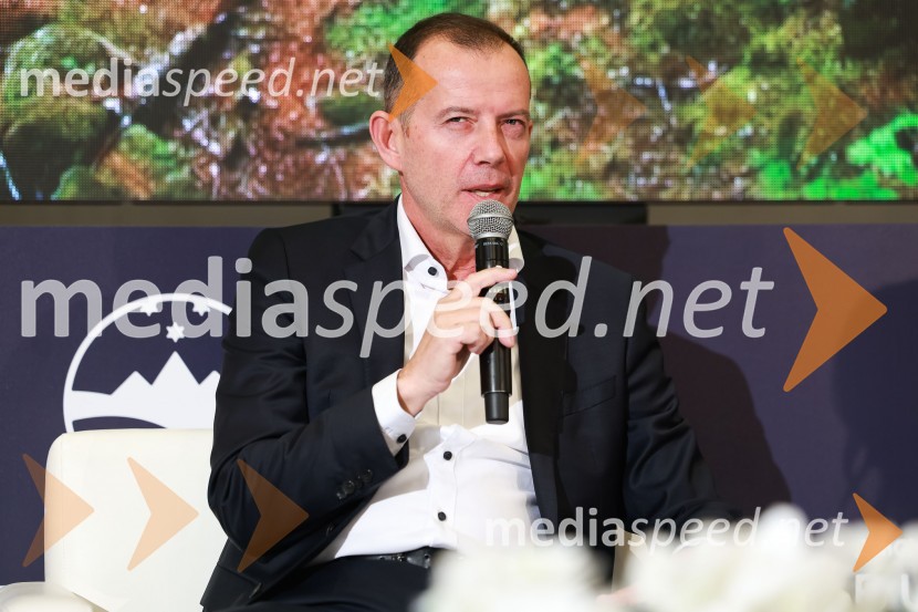  Enzo Smrekar, predsednik uprave Droge Kolinske in glavni direktor strateškega poslovnega področja v Atlantic Grupi, predsednik SZS, podpredsednik Olimpijskega komiteja SlovenijePoslovna liderka in poslovni lider leta 2023