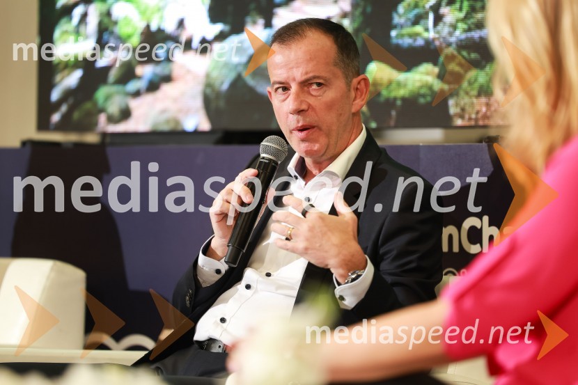  Enzo Smrekar, predsednik uprave Droge Kolinske in glavni direktor strateškega poslovnega področja v Atlantic Grupi, predsednik SZS, podpredsednik Olimpijskega komiteja SlovenijePoslovna liderka in poslovni lider leta 2023