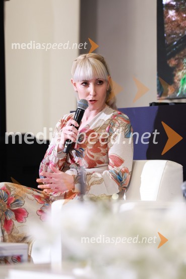  Ana Petrič, direktorica DEOS Centra starejših Notranje GoricePoslovna liderka in poslovni lider leta 2023