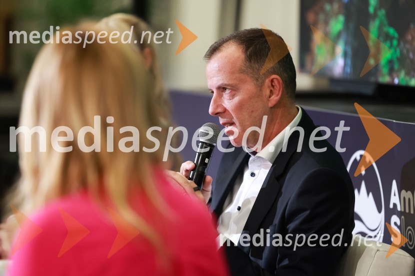  Enzo Smrekar, predsednik uprave Droge Kolinske in glavni direktor strateškega poslovnega področja v Atlantic Grupi, predsednik SZS, podpredsednik Olimpijskega komiteja SlovenijePoslovna liderka in poslovni lider leta 2023