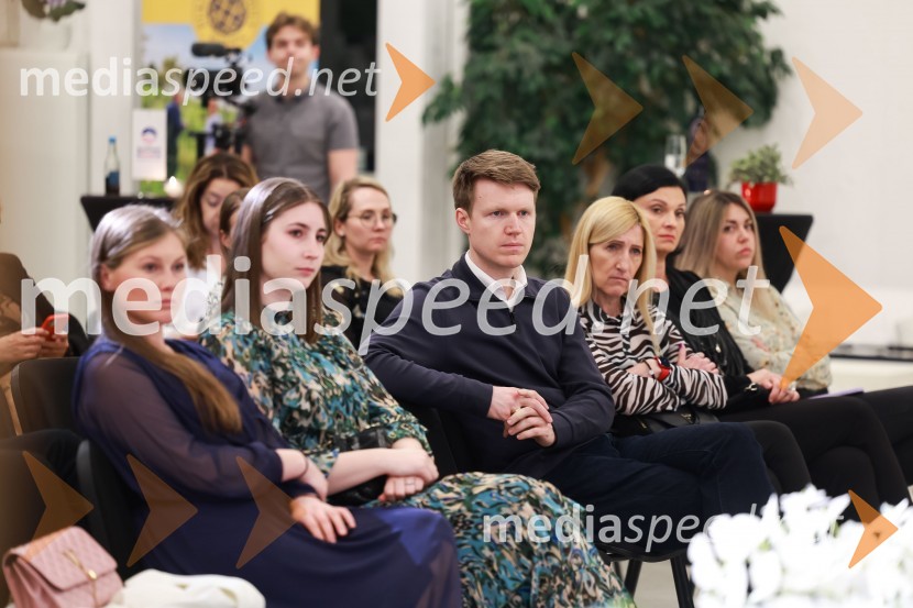  ... ;  ... ;  Vida Dolenc Pogačnik, namestnica direktorice Amcham  (Ameriške gospodarske zbornice)Poslovna liderka in poslovni lider leta 2023