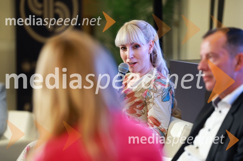  Ana Petrič, direktorica DEOS Centra starejših Notranje GoricePoslovna liderka in poslovni lider leta 2023