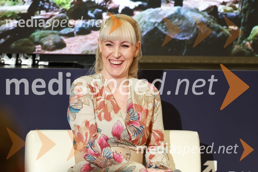  Ana Petrič, direktorica DEOS Centra starejših Notranje GoricePoslovna liderka in poslovni lider leta 2023