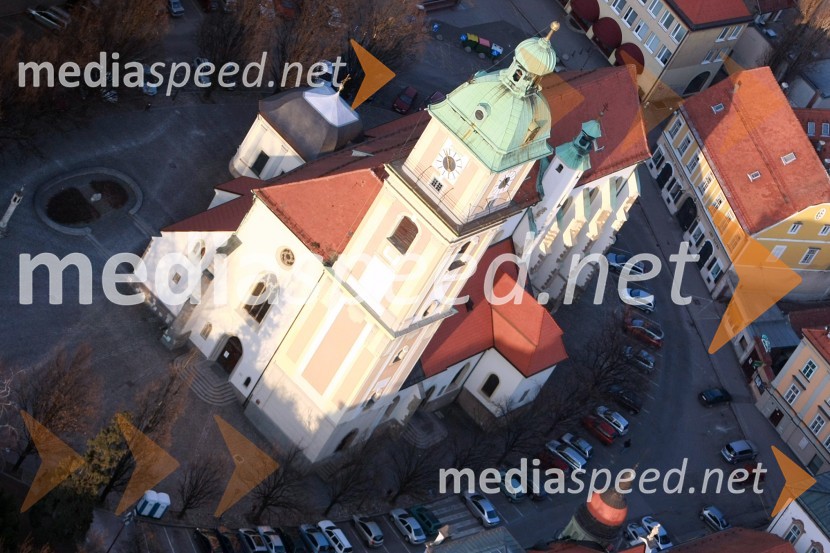 Stolna cerkev sv. Janeza Krstnika na Slomškovem trgu v MariboruMaribor in okolica iz zraka