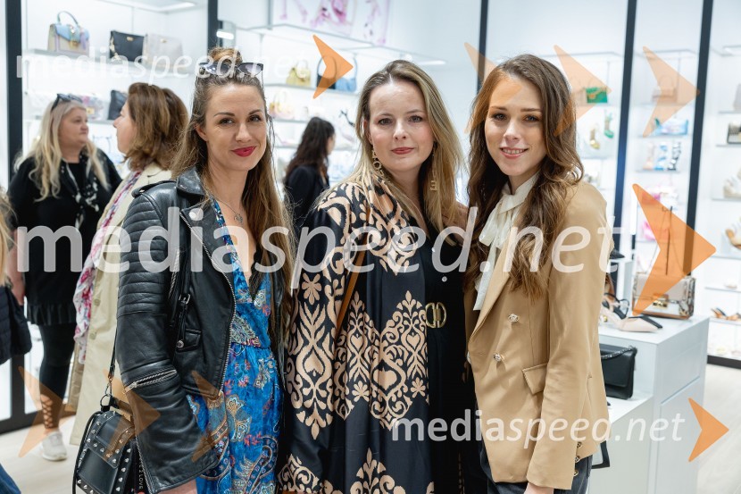  Tara Zupančič, voditeljica;  Katarina Mihelič Bajt, revija Grazia;  Eva Ahačevčič Pakiž, blogerka, modna novinarkaAldo trgovina odprla svoja vrata v trgovskem centru Supernova Ljubljana