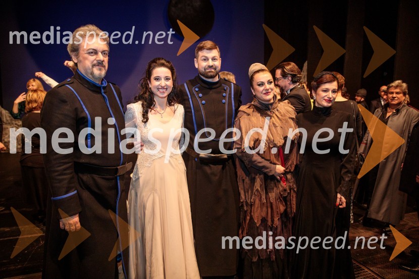  Saša  Čano, operni pevec;  Elvira  Hasanagić, sopranistka;  Jure Počkaj, operni solist, nekdanji inšpektor orkestra ljubljanske Opere;   Monika Bohinec, mezzosopranistka;  Gordana Hleb, operna pevkaTrubadur, premiera opere, SNG Opera in balet Ljubljana