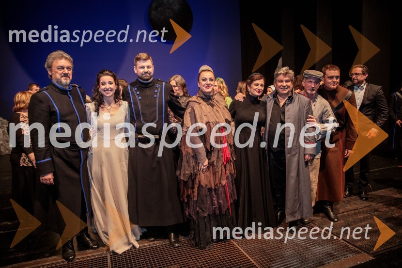  Saša  Čano, operni pevec;  Elvira  Hasanagić, sopranistka;  Jure Počkaj, operni solist, nekdanji inšpektor orkestra ljubljanske Opere;   Monika Bohinec, mezzosopranistka;  Gordana Hleb, operna pevka;  Branko Robinšak, operni pevec;  ... ;  ... Trubadur, premiera opere, SNG Opera in balet Ljubljana