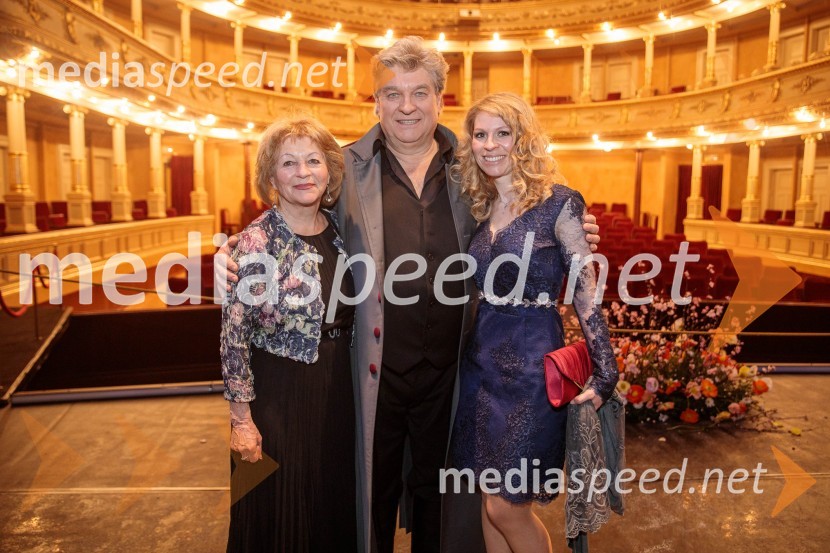  Maja  Robinšak;  Branko Robinšak, operni pevec;  Martina Robinšak, operna pevkaTrubadur, premiera opere, SNG Opera in balet Ljubljana