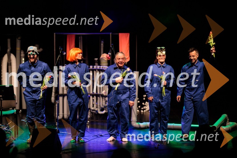  Tines Špik, igralec;  Barbara  Kanc, plesalka, igralka;  Andrej Rozman Roza,  igralec, pisatelj;  Veronika Valdés, igralka;  Blaž  Celarec, glasbenikPodvodni koncert, odprtje festivala Bobri