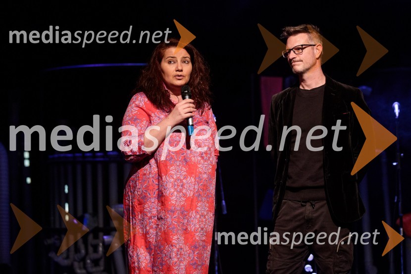 mag. Mateja Demšič, vodja oddelka za kulturo, Mestna občina Ljubljana;  Tibor Mihelič Syed, direktor, Slovensko mladinsko gledališčePodvodni koncert, odprtje festivala Bobri