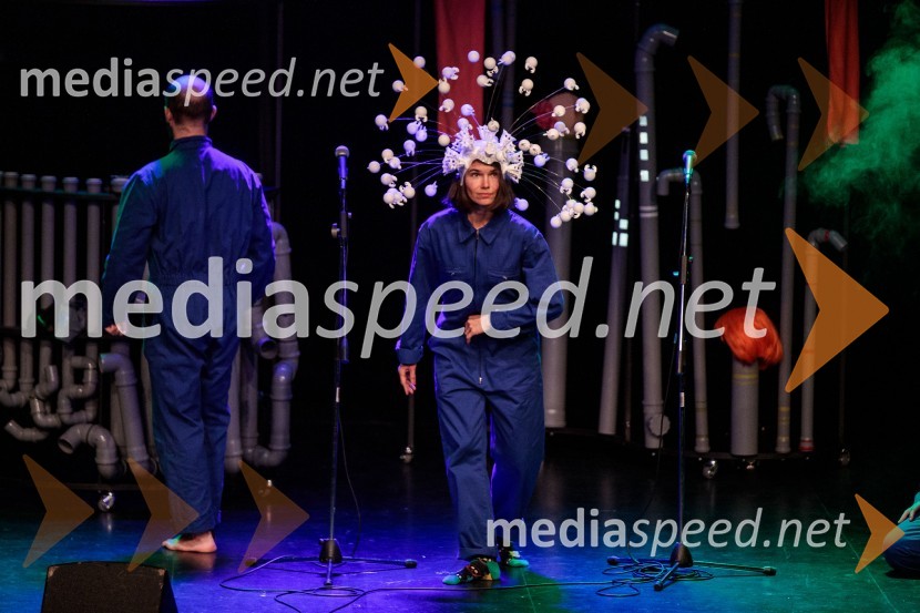  Barbara  Kanc, plesalka, igralkaPodvodni koncert, odprtje festivala Bobri