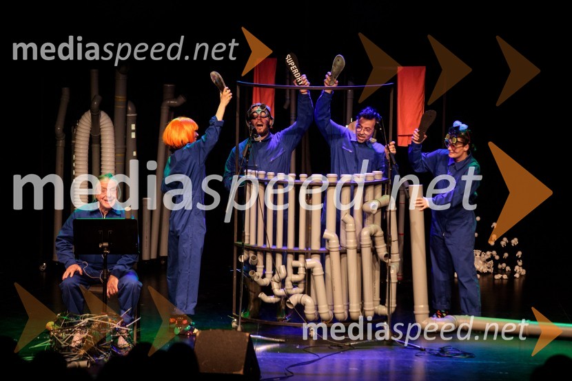  Andrej Rozman Roza,  igralec, pisatelj;  Barbara  Kanc, plesalka, igralka;  Tines Špik, igralec;  Blaž  Celarec, glasbenik;  Veronika Valdés, igralkaPodvodni koncert, odprtje festivala Bobri