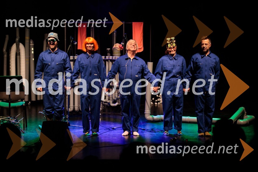  Tines Špik, igralec;  Barbara  Kanc, plesalka, igralka;  Andrej Rozman Roza,  igralec, pisatelj;  Veronika Valdés, igralka;  Blaž  Celarec, glasbenikPodvodni koncert, odprtje festivala Bobri