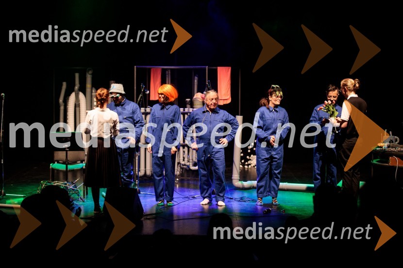  Tines Špik, igralec;  Barbara  Kanc, plesalka, igralka;  Andrej Rozman Roza,  igralec, pisatelj;  Veronika Valdés, igralka;  Blaž  Celarec, glasbenikPodvodni koncert, odprtje festivala Bobri