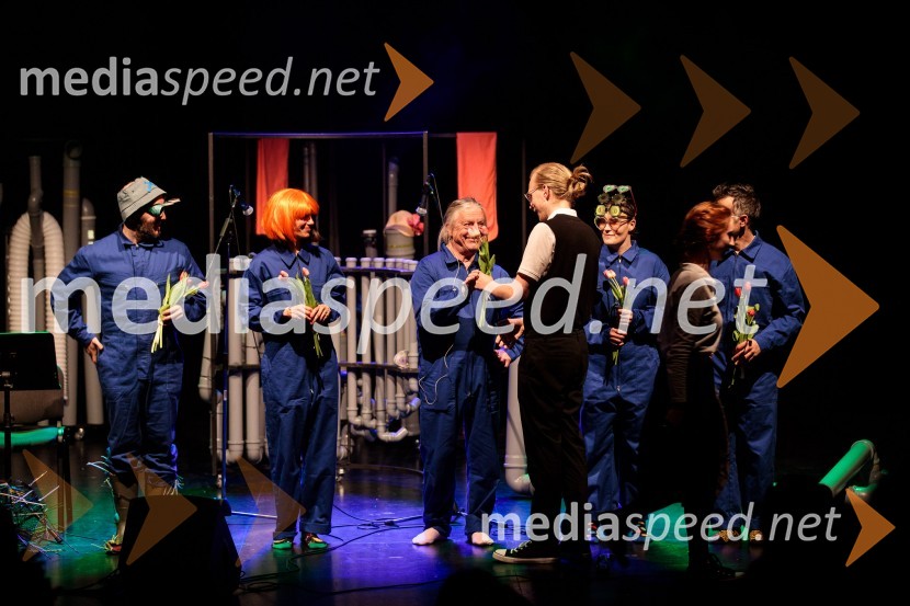  Tines Špik, igralec;  Barbara  Kanc, plesalka, igralka;  Andrej Rozman Roza,  igralec, pisatelj;  ... ;  Veronika Valdés, igralkaPodvodni koncert, odprtje festivala Bobri