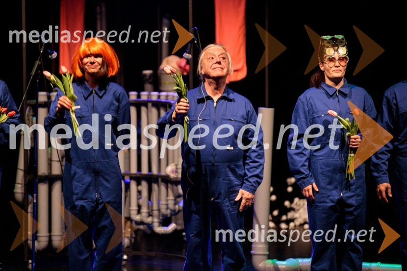  Barbara  Kanc, plesalka, igralka;  Andrej Rozman Roza,  igralec, pisatelj;  Veronika Valdés, igralkaPodvodni koncert, odprtje festivala Bobri