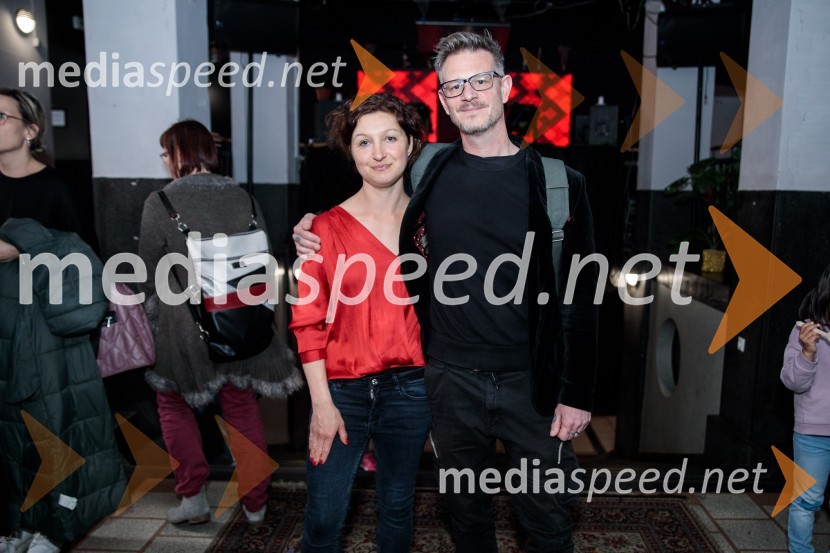  Tadeja Pungerčar, vodja festivala Bobri;  Tibor Mihelič Syed, direktor, Slovensko mladinsko gledališčePodvodni koncert, odprtje festivala Bobri