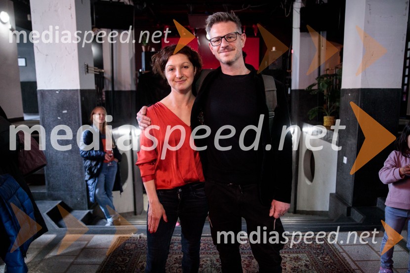  Tadeja Pungerčar, vodja festivala Bobri;  Tibor Mihelič Syed, direktor, Slovensko mladinsko gledališčePodvodni koncert, odprtje festivala Bobri