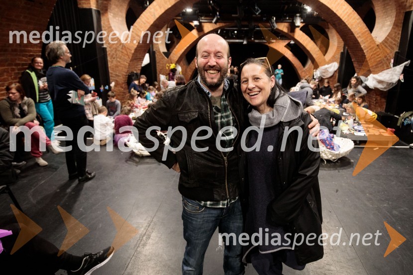  Tines Špik, igralec;  Katja Somrak, koreografinjaPodvodni koncert, odprtje festivala Bobri