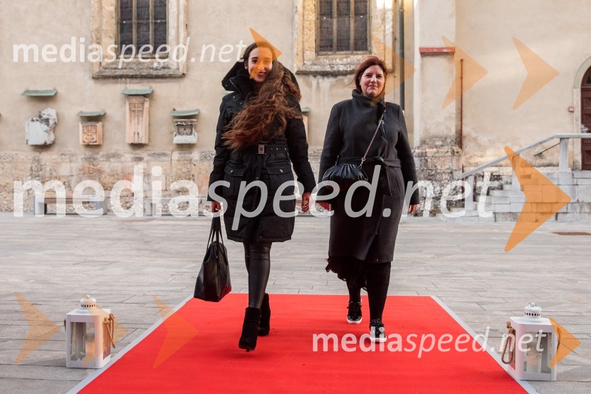  Gaja Višnar, igralka;  Teja Pelko, novinarka, Svet2453. Teden slovenske drame, otvoritev