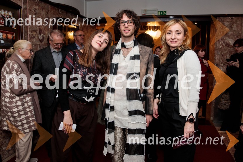  Tamara Avguštin, igralka;  Ivan Laboda, režiser;  Tina Dobnik, producentka MASKA53. Teden slovenske drame, otvoritev