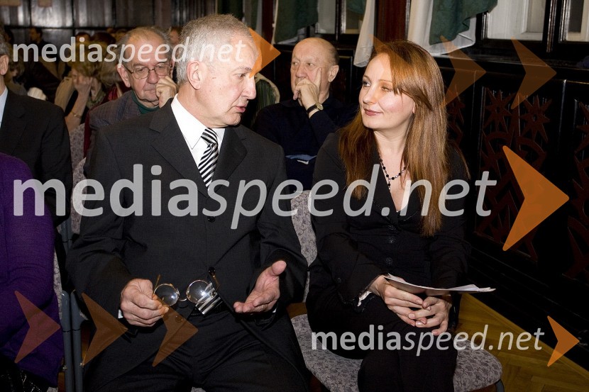 Drago Demšar, predsednik sklada Josipa Jurčiča in Maja Šumej, voditeljica prireditve, radijska napovedovalka in televizijska voditeljicaPodelitev nagrad sklada Josipa Jurčiča