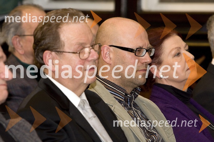 Peter Bedjanič, publicist in nagrajenec Sklada Josipa Jurčiča za leto 2008, Bernard Nežmah, novinar in nagrajenec Sklada Josipa Jurčiča za leto 2008 in Alenka Puhar, sociologinja in publicistika   
 
Podelitev nagrad sklada Josipa Jurčiča